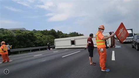 國3驚見客運車翻覆橫躺3車道15傷 南下一度大塞車 社會 自由時報電子報