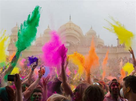 Images That Show Just How Insane The Holi Festival In Utah Can Get