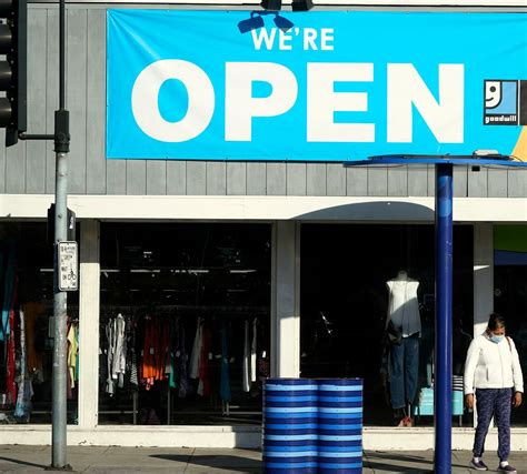 4 REASONS FOR THRIFT STORE GIFTS THIS YEAR | Techlife News - technology