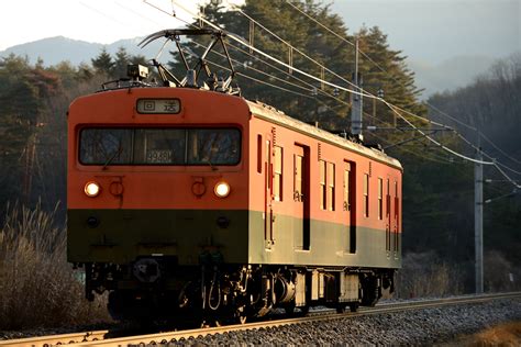 鉄道定番紀行 篠ノ井線の朝陽の中を行くクモヤ143－52（西条～明科）