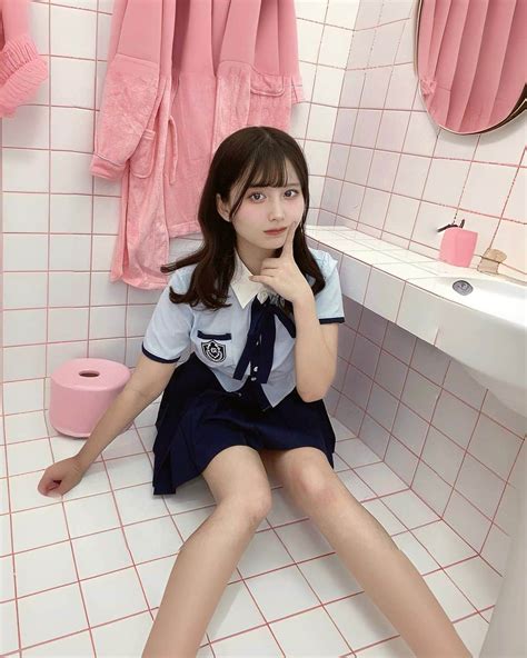 佐藤かれんさんのインスタグラム写真 佐藤かれんinstagram「かわいいかなー？？ 最近オープンしたビキフォトに行ってきたよー！！ アイドルみたいな制服レンタルしてフォトブースで写真