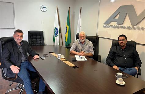 JOÃO GUIMARÃES DA AGEPAR CONVIDA PRESIDENTE EDIMAR SANTOS A