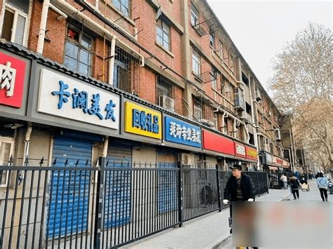 西安50多家沿街商铺被铁栅栏焊死无法进出，至今都不清楚原因！ 劳动西路 小区 不知道