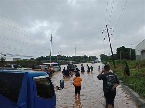 Flash Flood Hits Portions Of Bataan Hi Way Punto Central Luzon