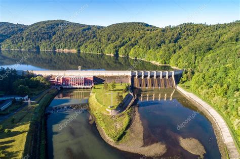 Presa De Roznow Lago Y Central Hidroel Ctrica En El R O Dunajec En