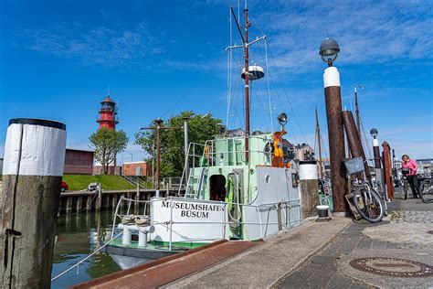 Nordseetourismus Historische Schiffe im Museumshafen Büsum