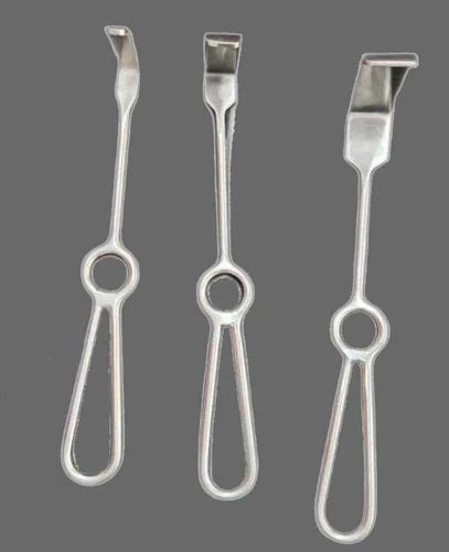 Right Angle Retractor, For Orthopedic Surgery, Length: 7 Inch,8 Inch And 10 Inch at Rs 600 in Delhi