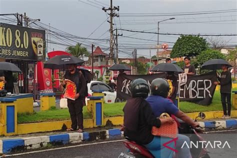 Aksi Kamisan Di Jember Tuntut Penyelesaian Kasus Pelanggaran Ham