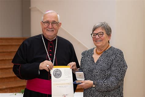 Auszeichnung F R Gelebte Solidarit T Di Zese Rottenburg Stuttgart