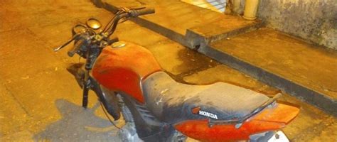 Moto Roubada Localizada Em Matagal No Bairro Caldeir Es Noca O