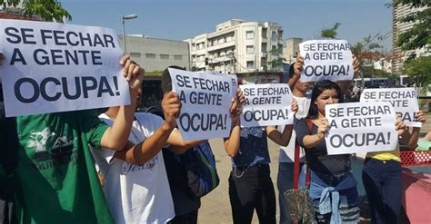 Estudantes Protestam Contra Fechamento De Escolas Públicas De Sp