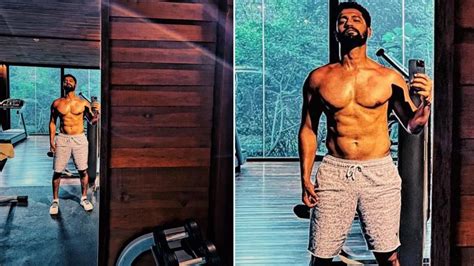 Shirtless Vicky Kaushal Flaunts His Chiseled Body As He Shares Photo