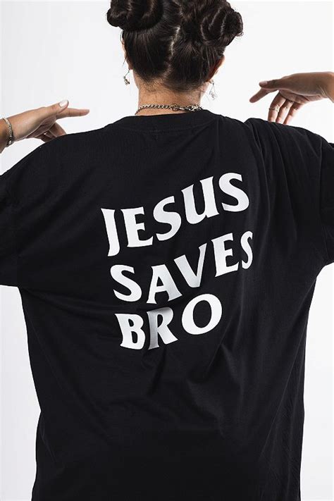 Camiseta Jesus Saves Bro Oversized HERE I AM Moda Cristã Streetwear