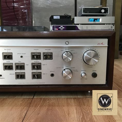 Luxman L 68a อินทิเกรตกล่องไม้ จาก Signature Series รุ่นลายเซ็นตัว Top