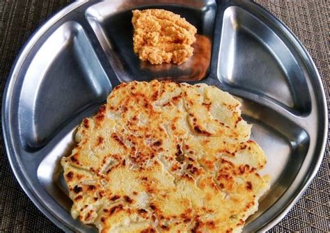 Rava Roti / Suji Thalipeeth with Red Coconut Chutney Recipe by Sonal ...