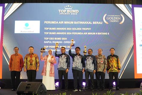 Lagi Bupati Sri Juniarsih Terima Penghargaan Top Pembina Bumd