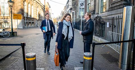 Sophie Hermans Kiest Voor De Achtergrond Ook Nu De Vvd Leden Een