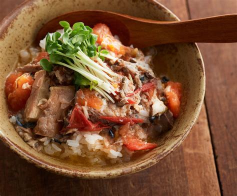 旨味と酸味が溶け合うサバ水煮とトマトの汁かけ丼 簡単！缶詰のアレンジレシピ 【公式】dancyu ダンチュウ