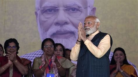 Pm Modi Extends Holi Wishes Says May This Festival Bring New Energy