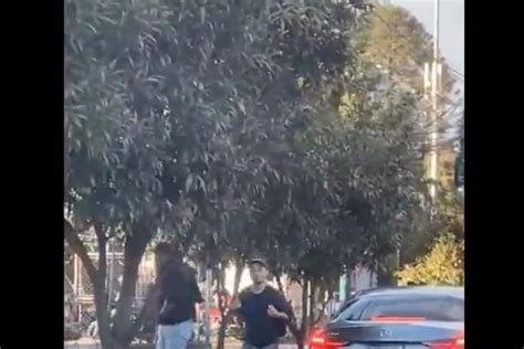 Así asaltan a conductores en pleno tránsito de zona 4