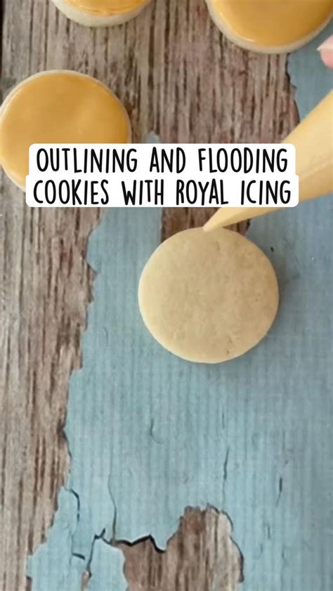 Cookie Decorating 101 Outlining And Flooding Cookies With Royal Icing Cookie Decorating