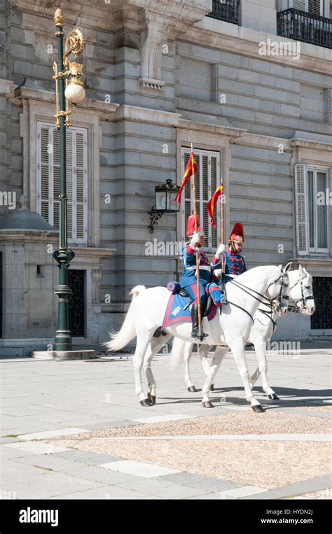 Royal palace horse guards hi-res stock photography and images - Alamy