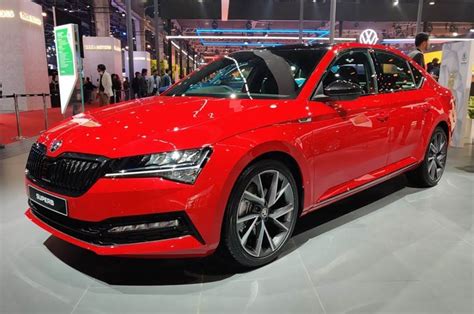 Heres A Variant Wise Features Details Of The 2020 Skoda Superb Car