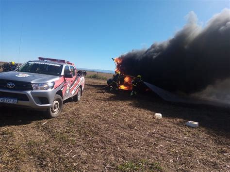 Una M Quina Cosechadora Se Prendi Fuego En Un Campo Lv Ar