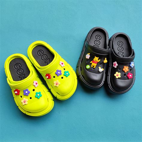 การ์ตูน Jibbitz Crocs เสน่ห์รองเท้าแบบมีรูระบายหัวรัดเชือกรองเท้าดอกไม้