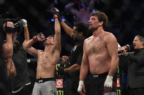 Ufc Ben Askren Taps To Demian Maias Rear Naked Choke In Third Round