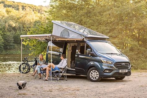 Dank des verlängerten Radstandes bietet der Ford Transit Umbau von