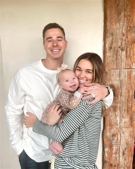 Duck Dynastys Sadie Robertson And Husband Christian Huff Expecting