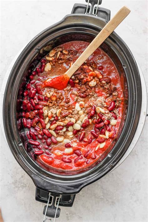 Slow Cooker Chili (Warm & Cozy!) - Fit Foodie Finds