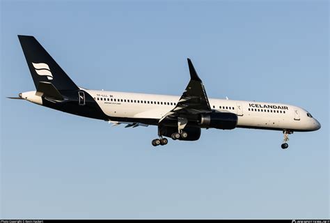 TF LLL Icelandair Boeing 757 256 WL Photo By Kevin Hackert ID