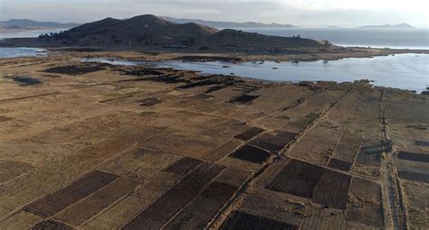 Puno Lago Titicaca nivel de agua continúa en descenso y se secó el