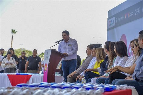 Acompa A Homero Mart Nez A Esteban Villegas En Entrega De Lentes