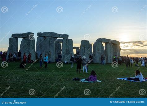 Solsticio De Verano De Stonehenge Foto De Archivo Editorial