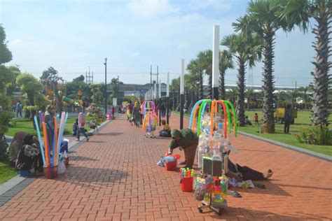 Alun Alun Jombang Masih Jadi Pilihan Masyarakat Dan Anak Anak Lepas