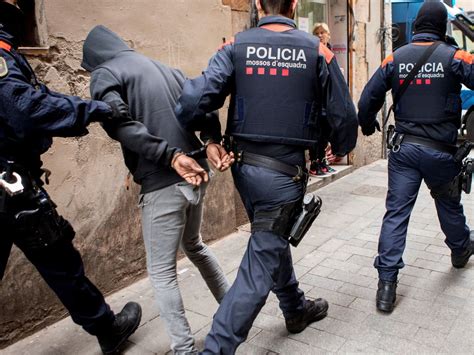 Infraestructuras Cuatro Detenidos En Cataluña Por Hacerse Pasar Por