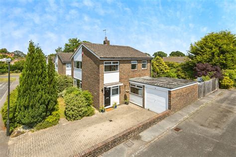 18 Houses & Flats For Sale in Crawley | Purplebricks