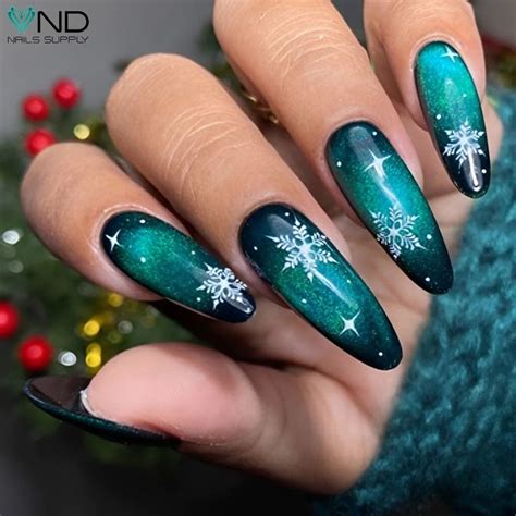 Trendy Green Christmas Nails To Jingle All The Way Christmas Nails Glitter Green Nails Hair