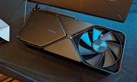 La Nvidia Rtx 4080 Super Founders Edition Sonríe Para La Cámara