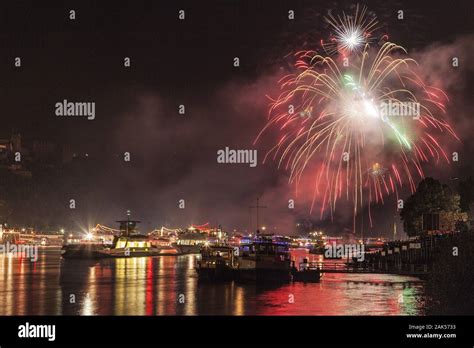 St Goar Feuerwerk Rhein In Flammen Ueber Der Stadt Rhein Usage