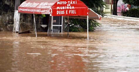 Fortes chuvas inundam Santo Amaro BA Fotos UOL Notícias