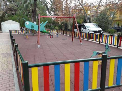 Ejecutan trabajos para la remodelación de la zona infantil del parque