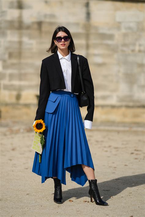 La falda plisada el comodín que te soluciona el look en estas cuatro