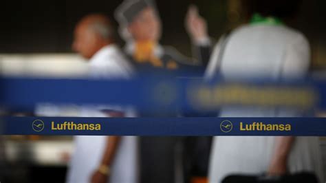 Streik Der Flugbegleiter Lufthansa Streicht Ein Viertel Aller Fl Ge