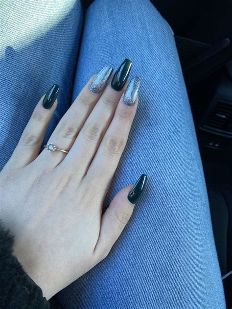 Green Nails Class Ring Sapphire Ring Silver Nail Green Nail Nail Ideas Pretty Nails