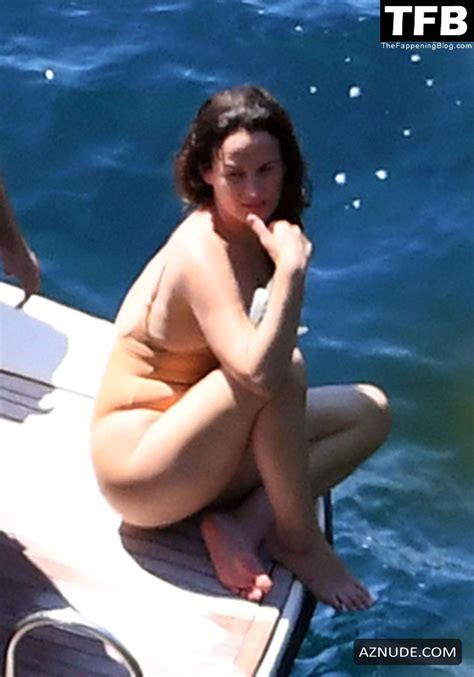 Elizabeth Reaser Sexy Seen Flaunting Her Hot Bikini Body On A Boat In Positano Aznude