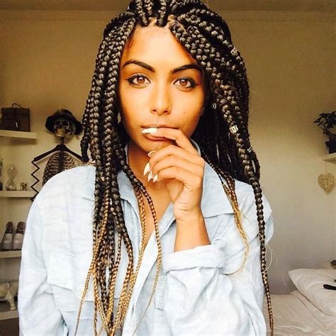 8+ Great Woman Box Braids Hairstyles